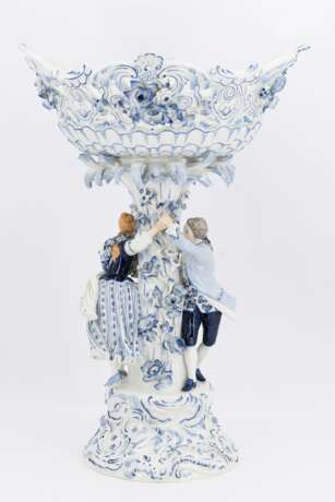Porcelain centerpiece with couple - фото 4