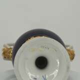 Small porcelain snake handle vase with cobalt blue fond - photo 5