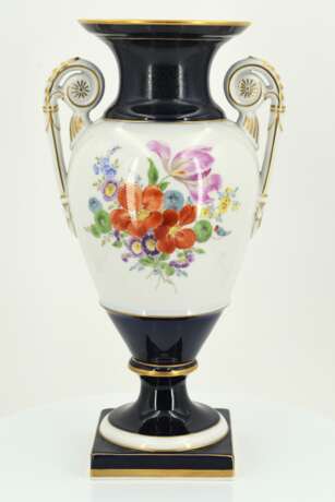 Small porcelain snake handle vase with cobalt blue fond - photo 6