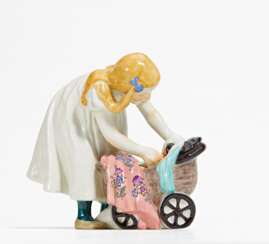 Porzellanfigur Mädchen mit Puppenwagen