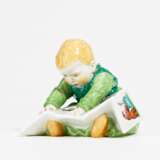 Porcelain figurine of child with storybook - Foto 1