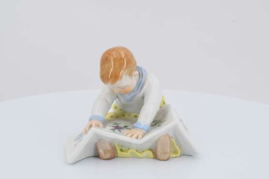 Porcelain figurine of child with picture-book - photo 2