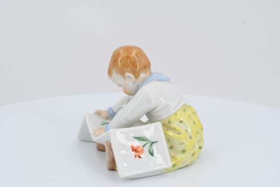 Porcelain figurine of child with picture-book - photo 5