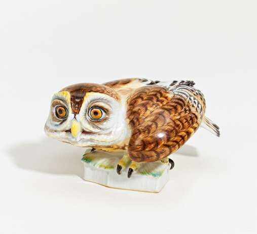 Porcelain figurine of a crouching little owl - photo 1