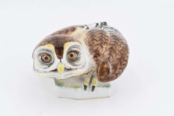 Porcelain figurine of a crouching little owl - photo 2