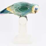 Porcelain parrot on base with garland - photo 2