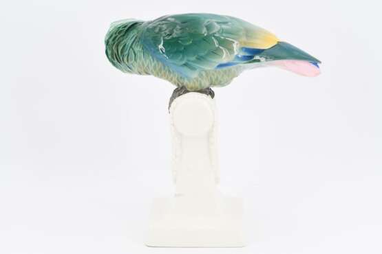 Porcelain parrot on base with garland - photo 4