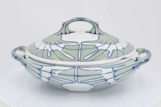 Porcelain tureen from the "Flügelmuster-Service" - photo 4