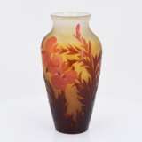 Small glass vase with iris decor - photo 6