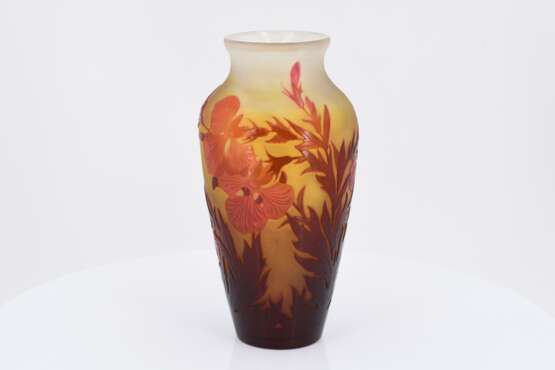Small glass vase with iris decor - photo 6