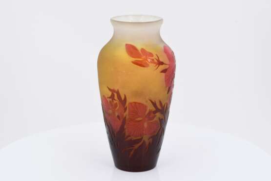 Small glass vase with iris decor - photo 7