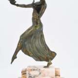 Bronze figurine of dancing woman with two doves - photo 2