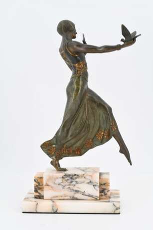 Bronze figurine of dancing woman with two doves - Foto 4