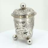 Lidded silver beaker with flower tendrils on spheric feet - photo 3