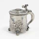 Large lidded silver beaker with lion décor on spheric feet - фото 1