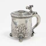 Large lidded silver beaker with lion décor on spheric feet - photo 1