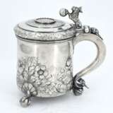 Large lidded silver beaker with lion décor on spheric feet - фото 2