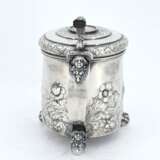 Large lidded silver beaker with lion décor on spheric feet - photo 3