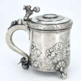 Large lidded silver beaker with lion décor on spheric feet - photo 4