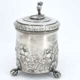 Large lidded silver beaker with lion décor on spheric feet - photo 5