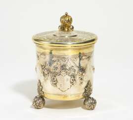Large lidded silver tankard with spheric feet and crest