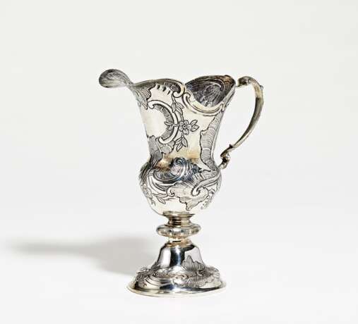 Silver helmet shaped jug with rocaille décor - фото 1