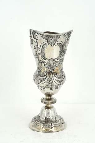 Silver helmet shaped jug with rocaille décor - фото 3
