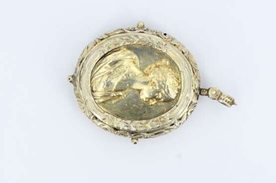 Oval vermeil medallion with opposing portraits of lady and gentleman - photo 2