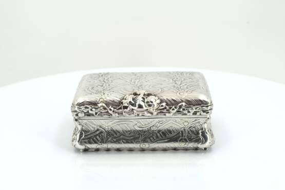 Silver snuffbox with flower tendrils - photo 2