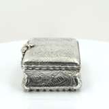 Silver snuffbox with flower tendrils - photo 3