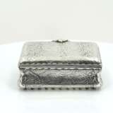 Silver snuffbox with flower tendrils - photo 4
