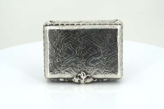 Silver snuffbox with flower tendrils - photo 6