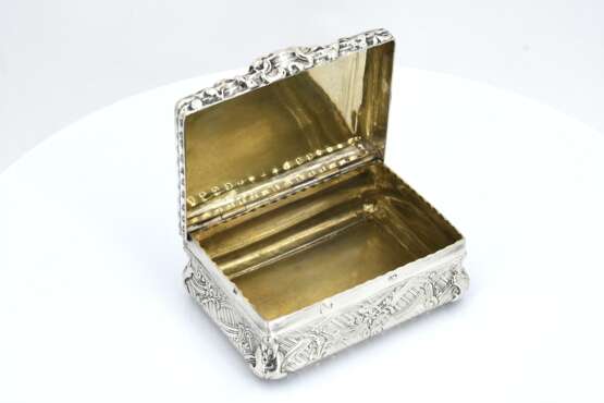Silver snuffbox with flower tendrils - photo 8