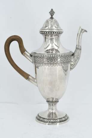 Large footed silver coffee pot - photo 2