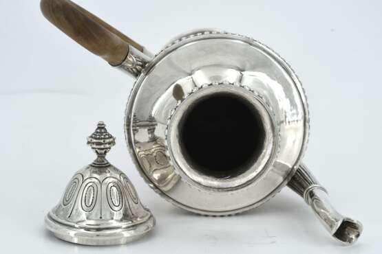 Large footed silver coffee pot - Foto 6