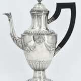 Silver coffee pot and hot-water jug with fruit festoons and lancet leaf decor - photo 2