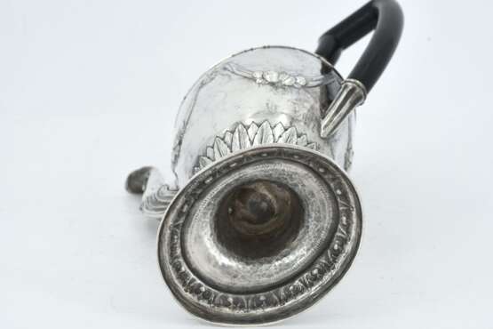 Silver coffee pot and hot-water jug with fruit festoons and lancet leaf decor - Foto 12