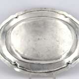Pair of oval serving platters with engraved coat of arms - Foto 3