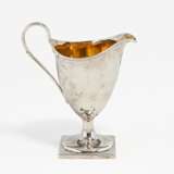 Footed silver milk jug - Foto 1