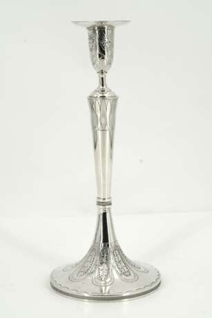 Slender silver candlestick with stylised leaf décor - photo 4