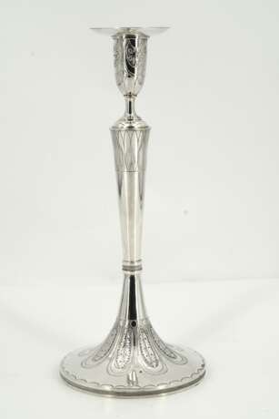 Slender silver candlestick with stylised leaf décor - Foto 5