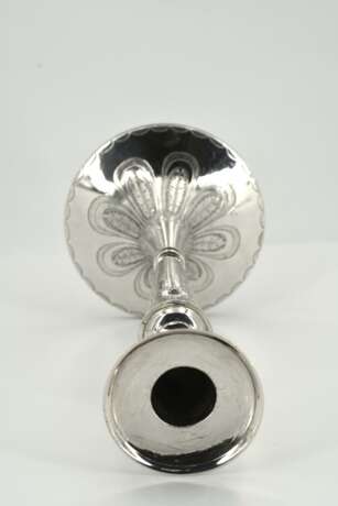 Slender silver candlestick with stylised leaf décor - photo 6