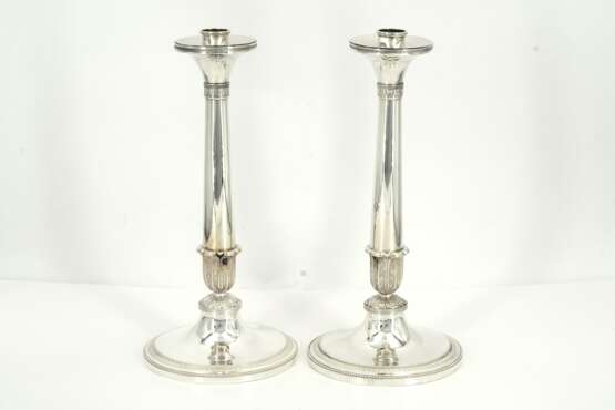 Pair of large silver candlesticks with lancet leaf decor - photo 2