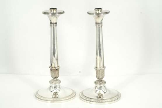 Pair of large silver candlesticks with lancet leaf decor - фото 3