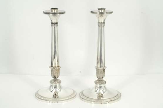Pair of large silver candlesticks with lancet leaf decor - фото 4