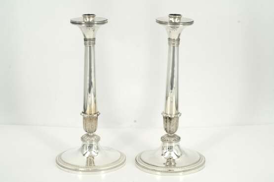 Pair of large silver candlesticks with lancet leaf decor - фото 5