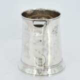 Large and smaller George III silver mug - Foto 9
