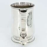 Large and smaller George III silver mug - Foto 13