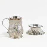 Silver salt dish and small George II mug with relief décor - фото 1