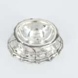 Silver salt dish and small George II mug with relief décor - фото 4